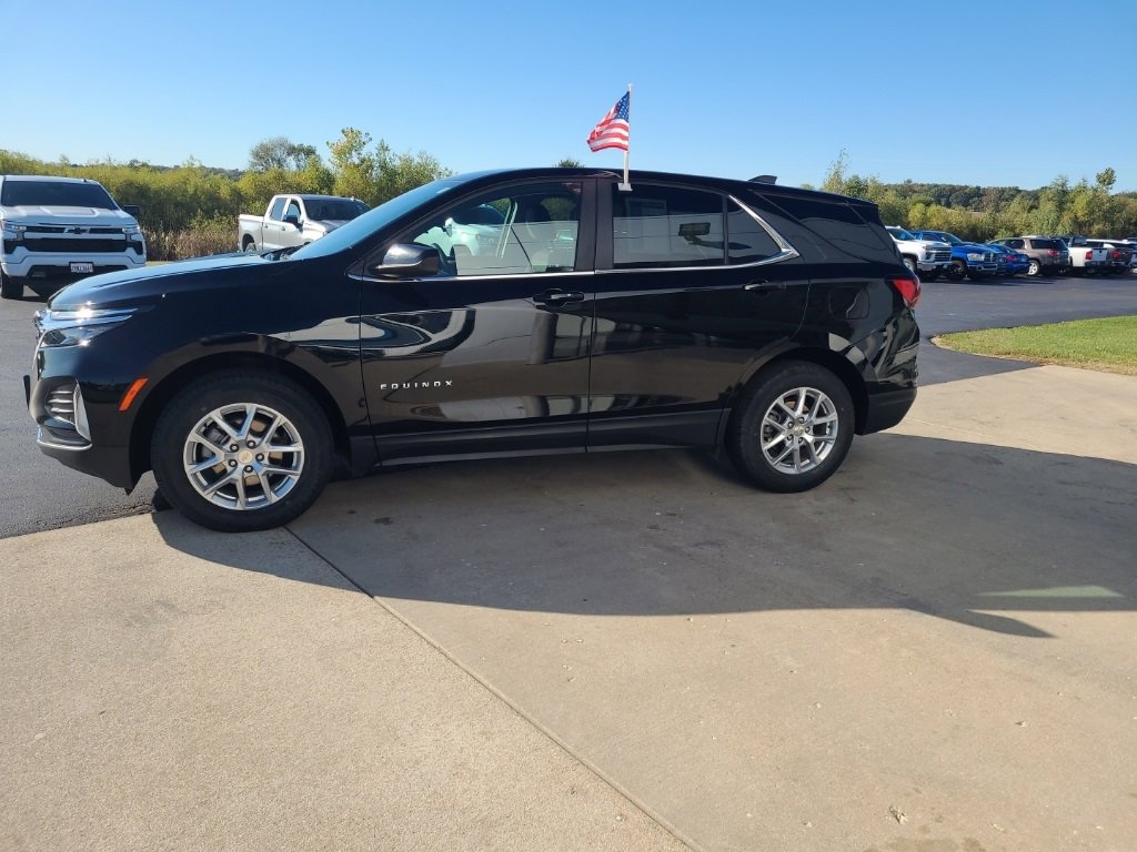 2023 Chevrolet Equinox LT photo 3