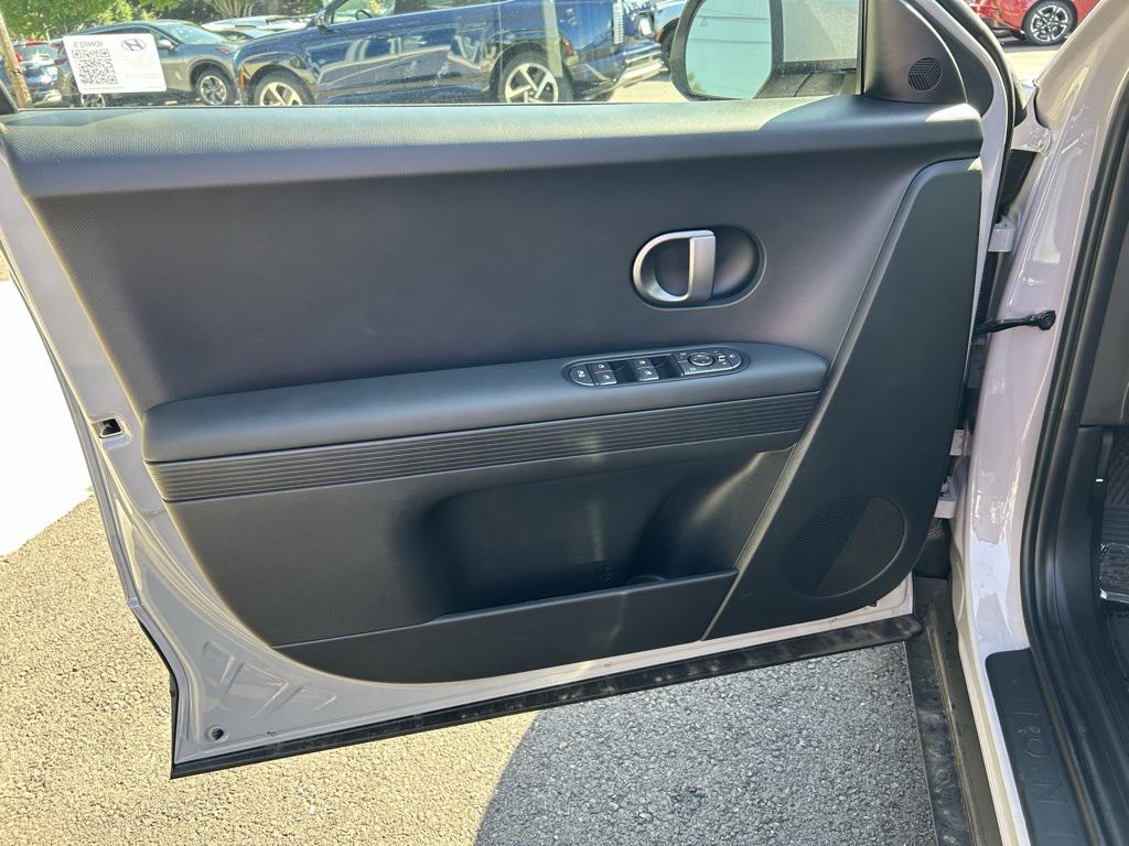2025 Hyundai Ioniq 5 SEL photo 9