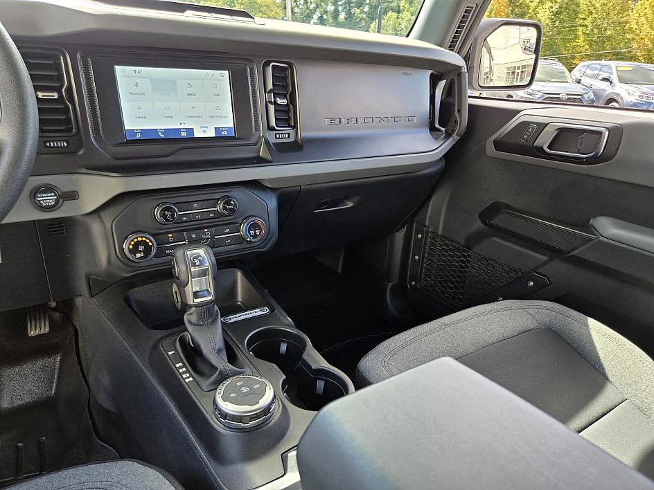 2022 Ford Bronco Base photo 19