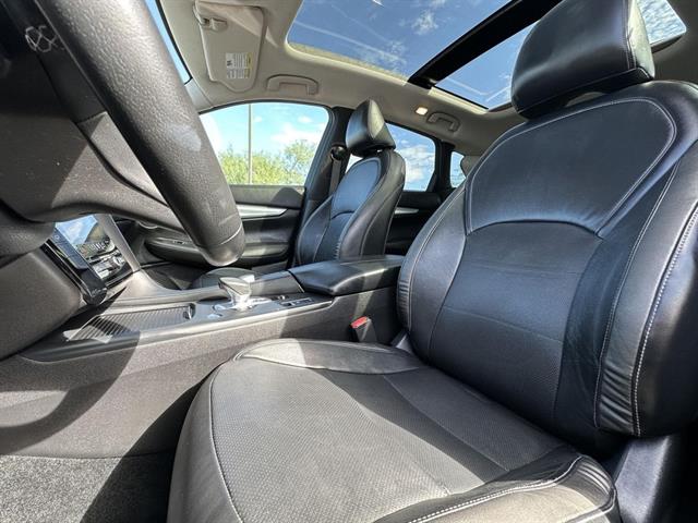 2019 Infiniti QX50 Essential photo 10