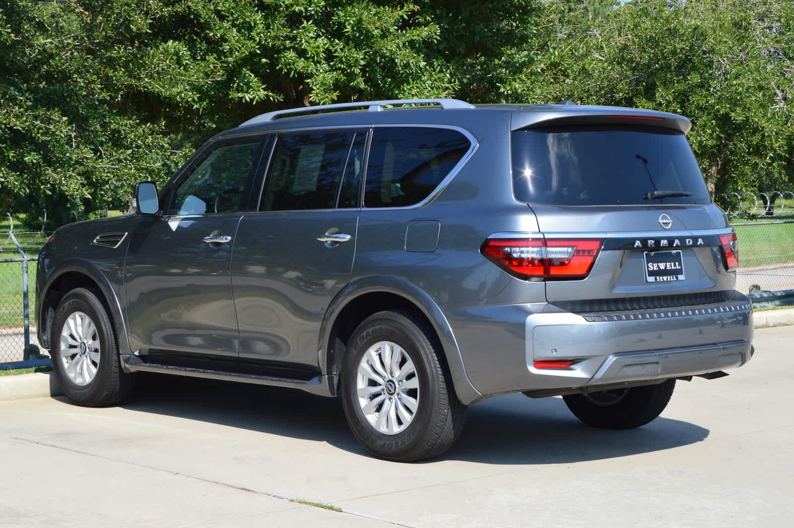 2024 Nissan Armada SV photo 6