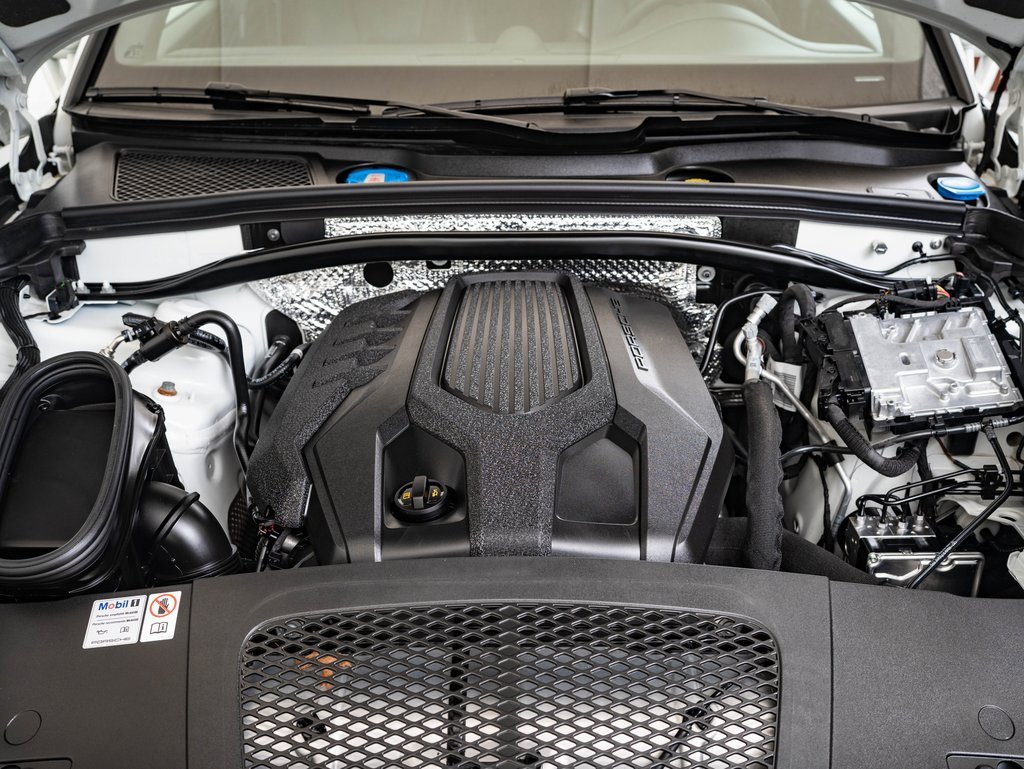 2024 Porsche Macan T photo 34