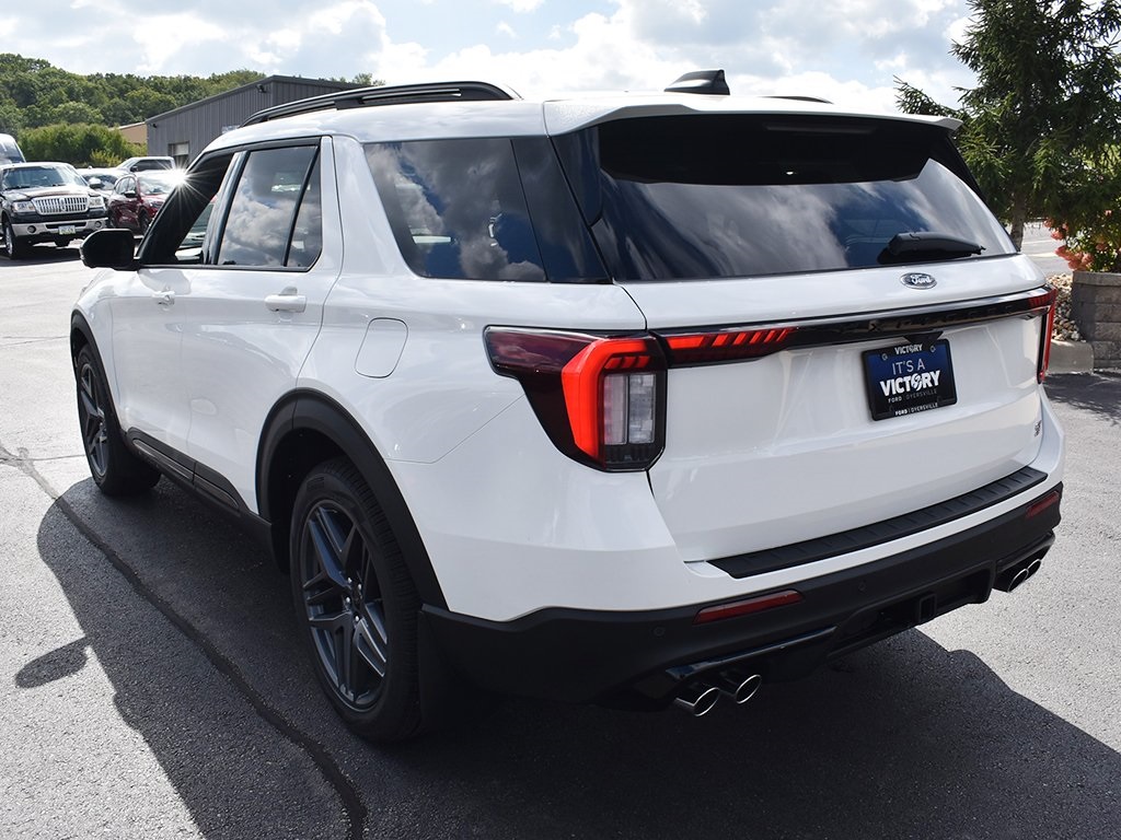 2025 Ford Explorer ST photo 3