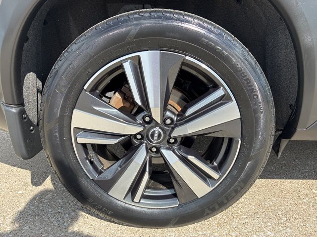 2023 Nissan Rogue SL photo 13