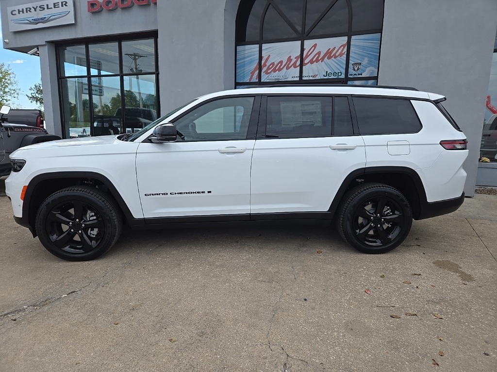 2025 Jeep Grand Cherokee Limited photo 2