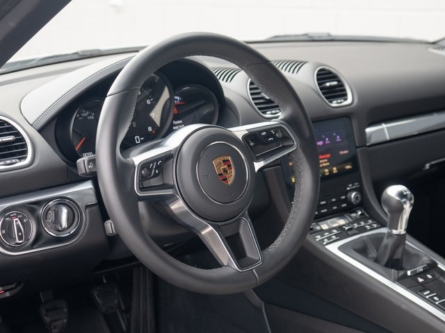 2024 Porsche Cayman Base photo 4