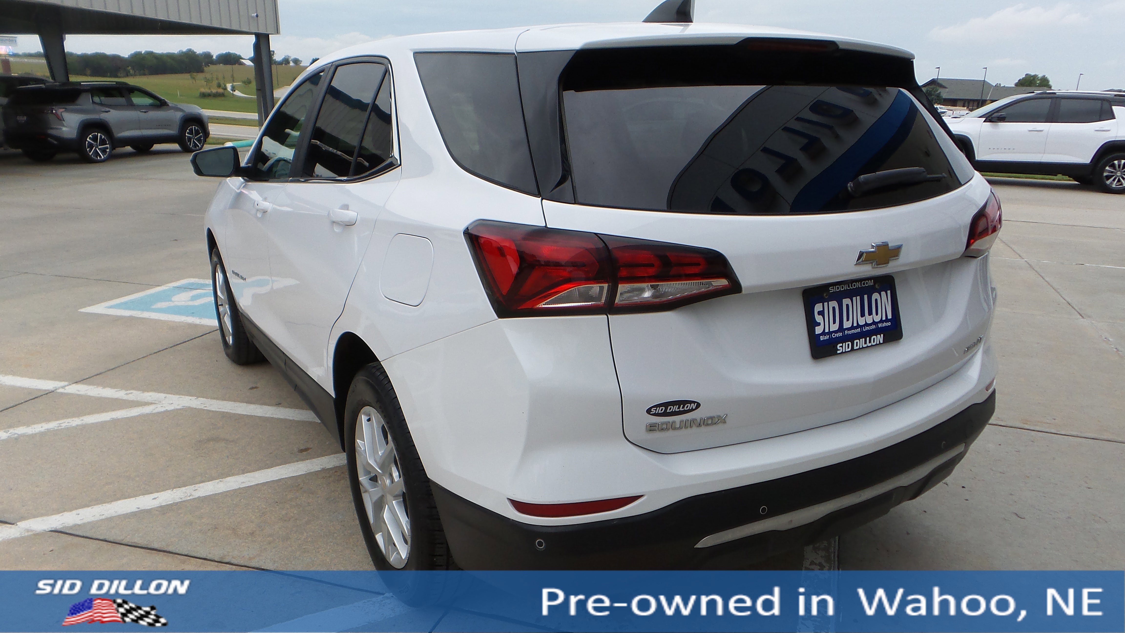 2022 Chevrolet Equinox LT photo 2