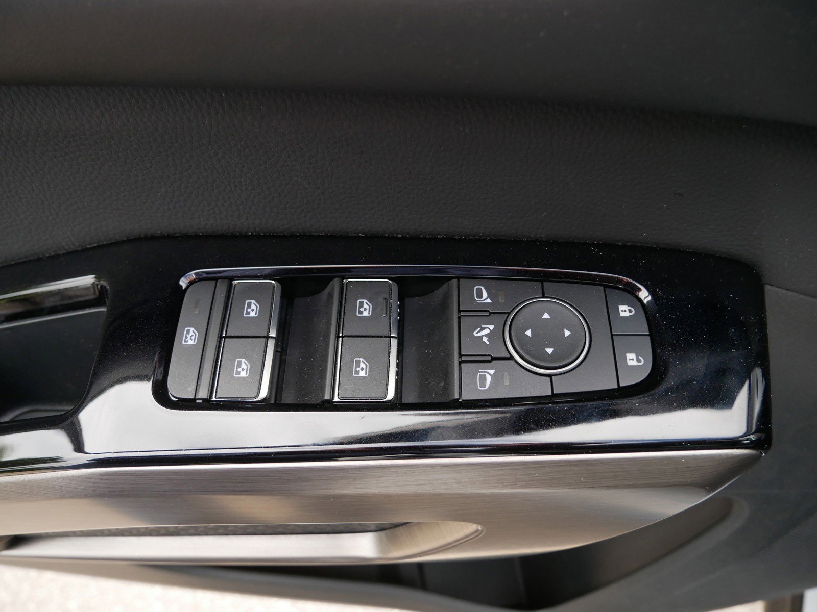 2025 Nissan Pathfinder Platinum photo 15