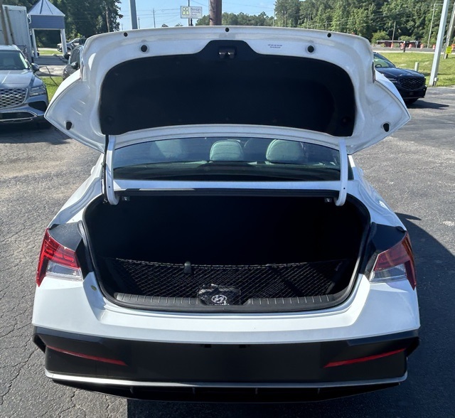 2025 Hyundai Elantra Hybrid Limited photo 4