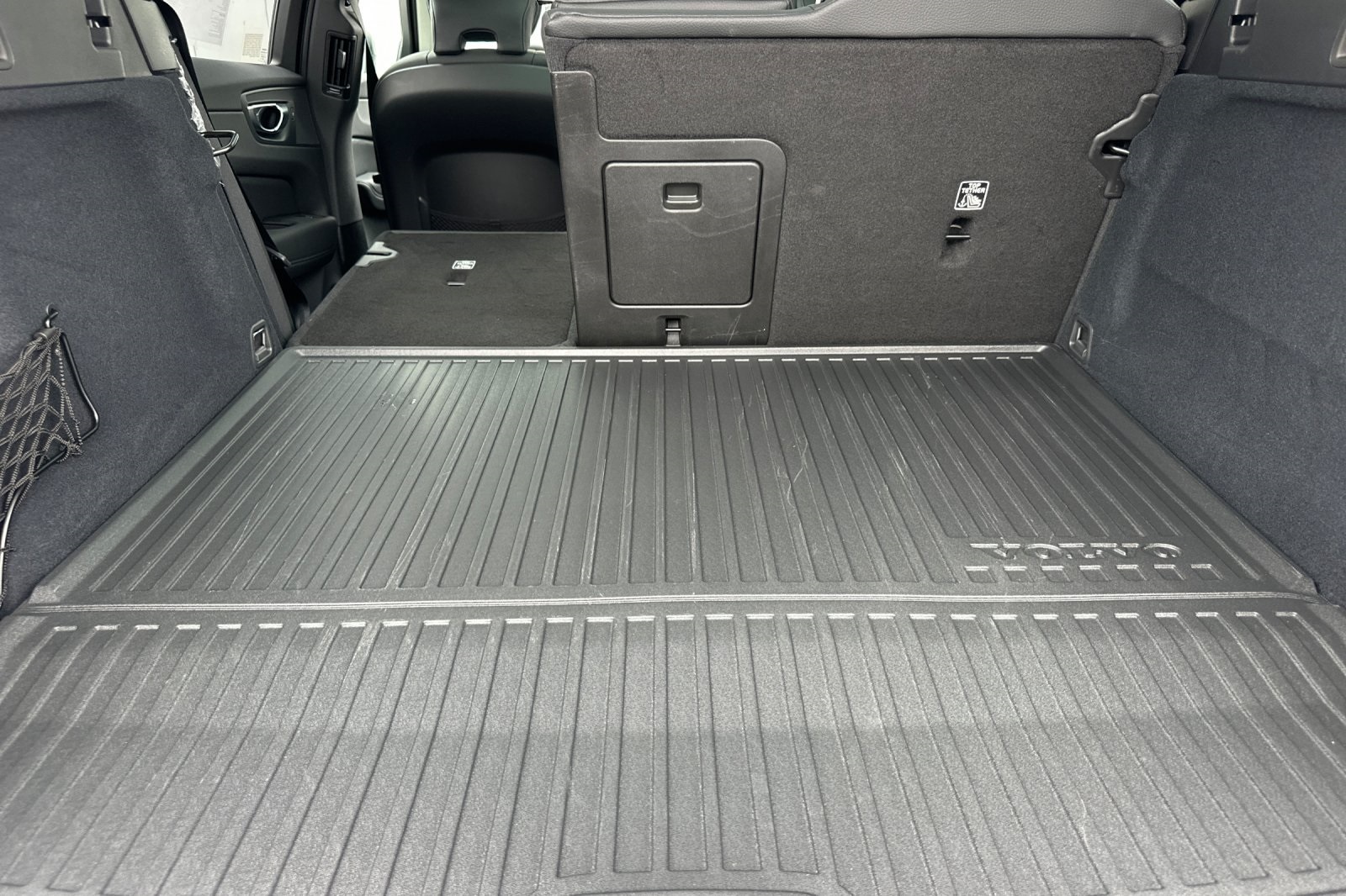 2025 Volvo XC60 Hybrid T8 Plus photo 13