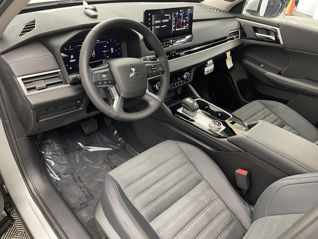 2025 Mitsubishi Outlander SE photo 16