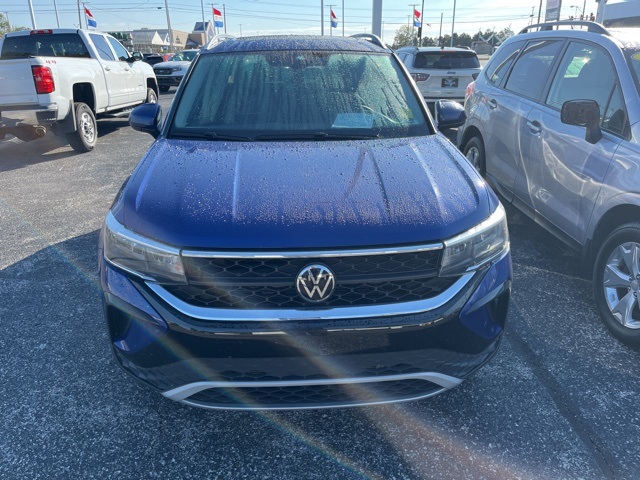 2024 Volkswagen Taos SE photo 2