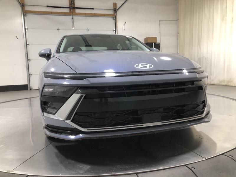 2025 Hyundai Sonata Hybrid SEL photo 2