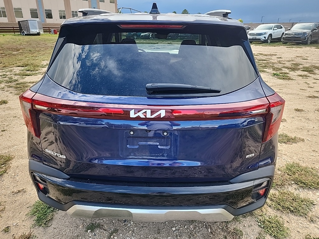 2024 Kia Seltos SX photo 3