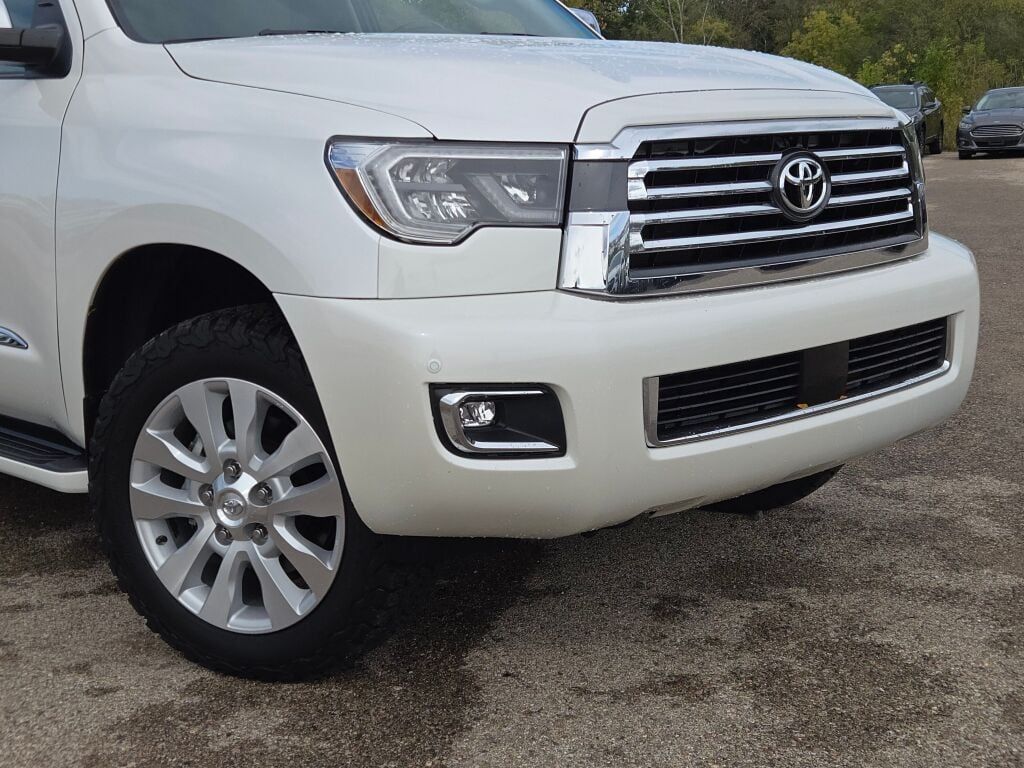 2021 Toyota Sequoia Platinum photo 2
