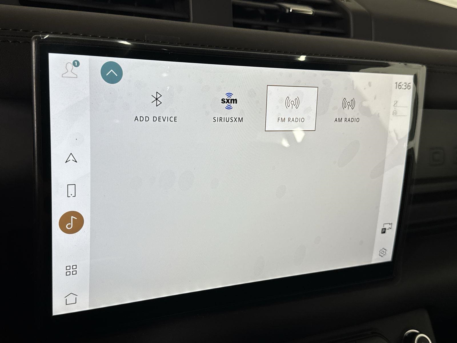 2025 Land Rover Defender 130 X-Dynamic SE photo 18