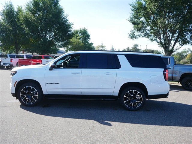 2025 Chevrolet Suburban RST photo 3