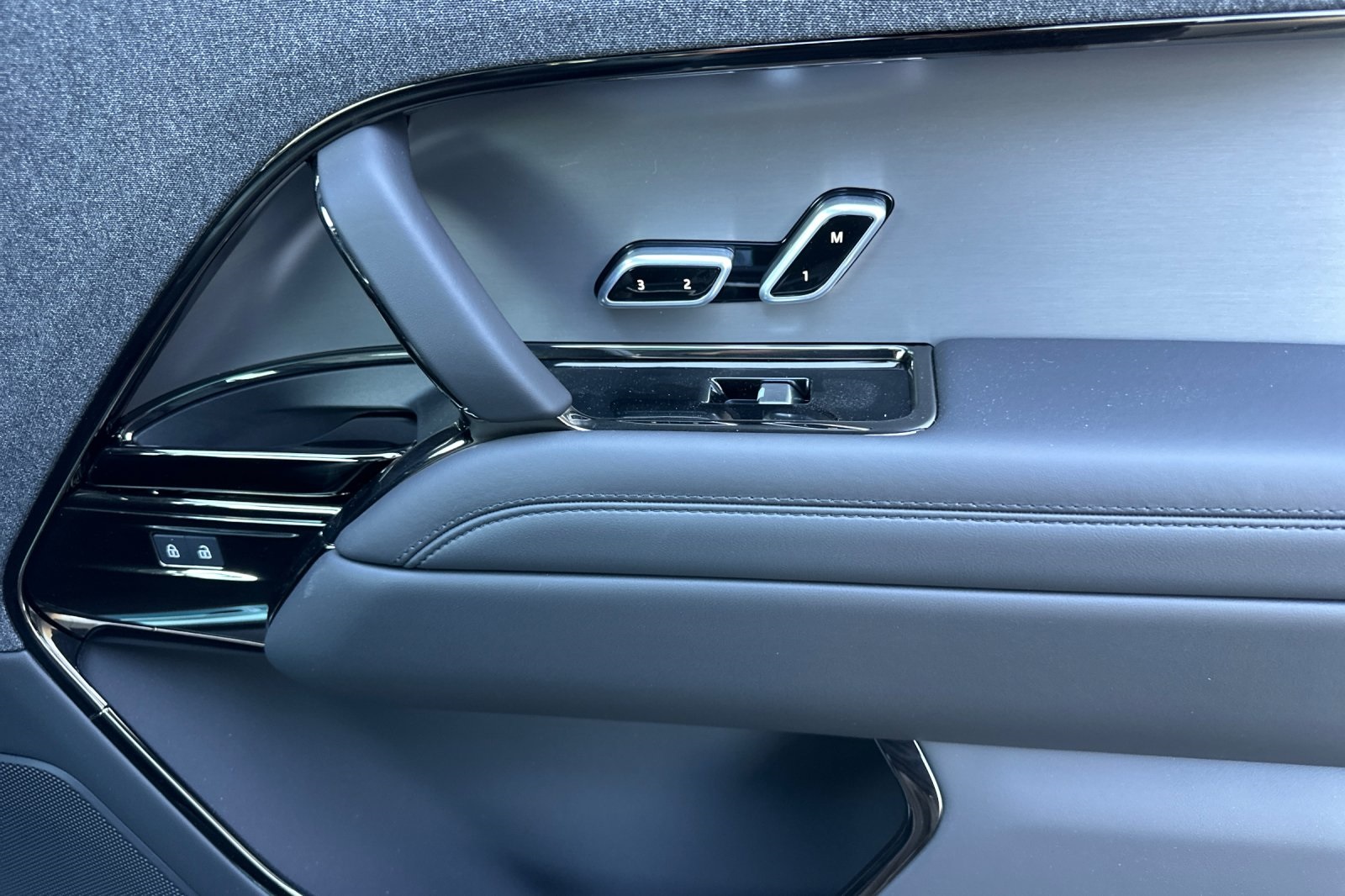 2025 Land Rover Range Rover Sport SE photo 19