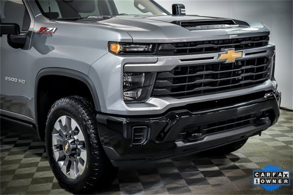 2024 Chevrolet Silverado 2500HD Custom photo 2