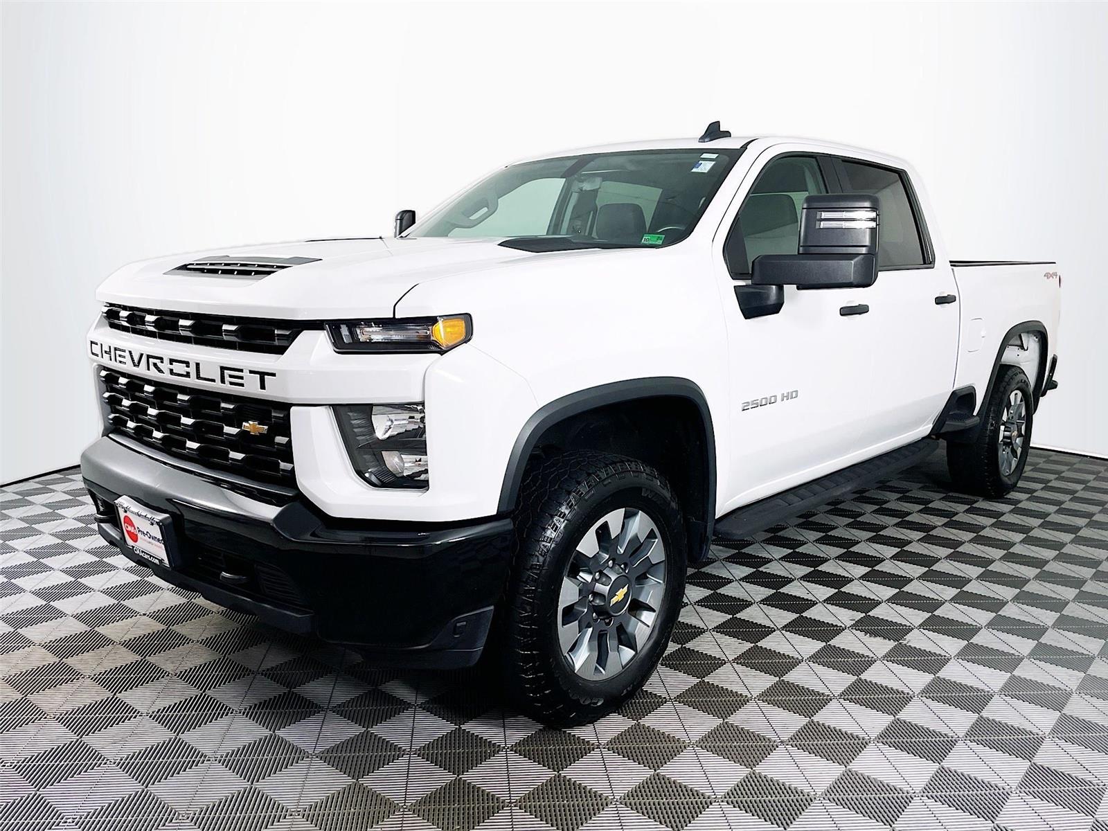 2023 Chevrolet Silverado 2500HD Custom photo 3