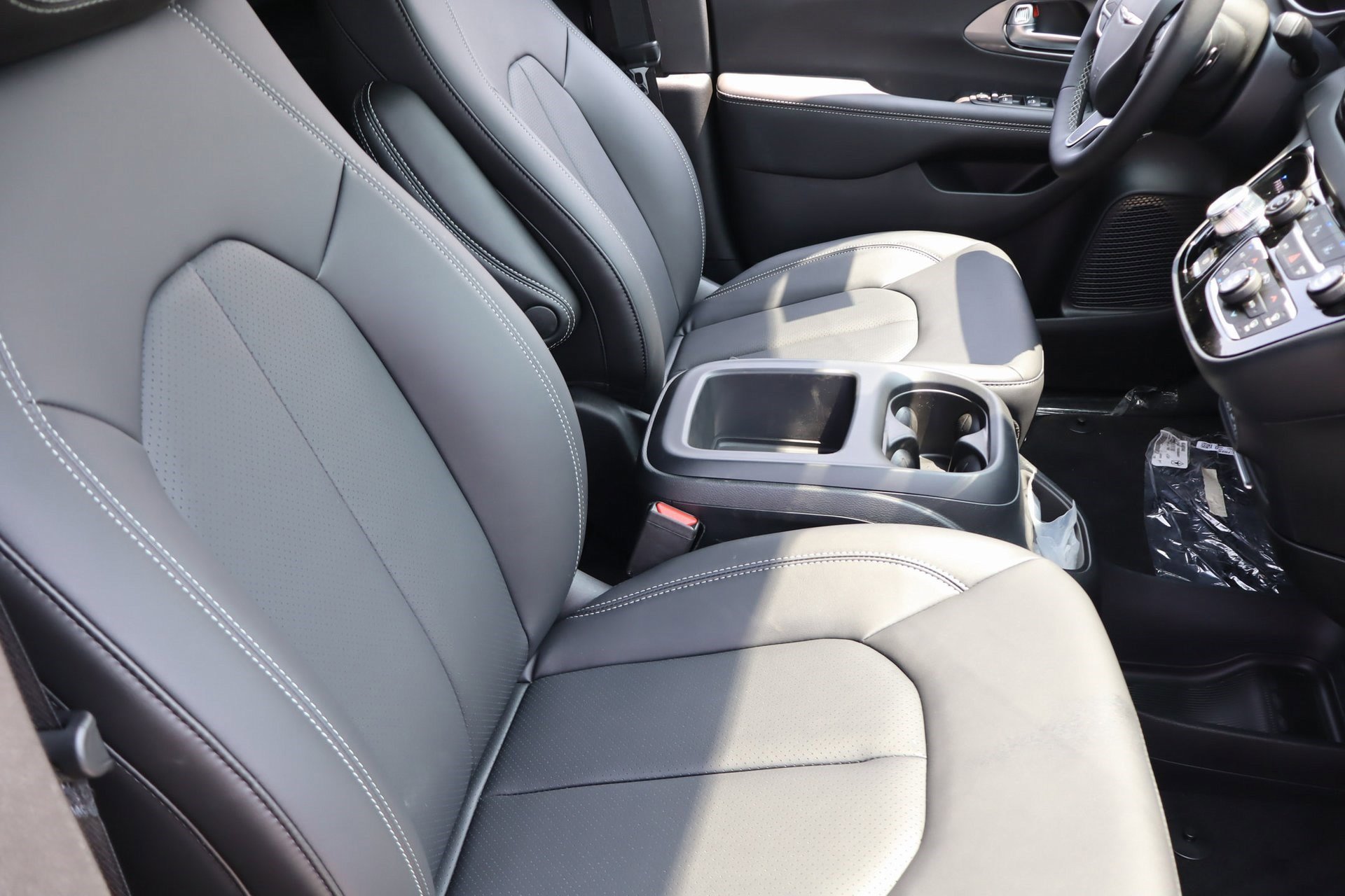 2025 Chrysler Voyager LX photo 27