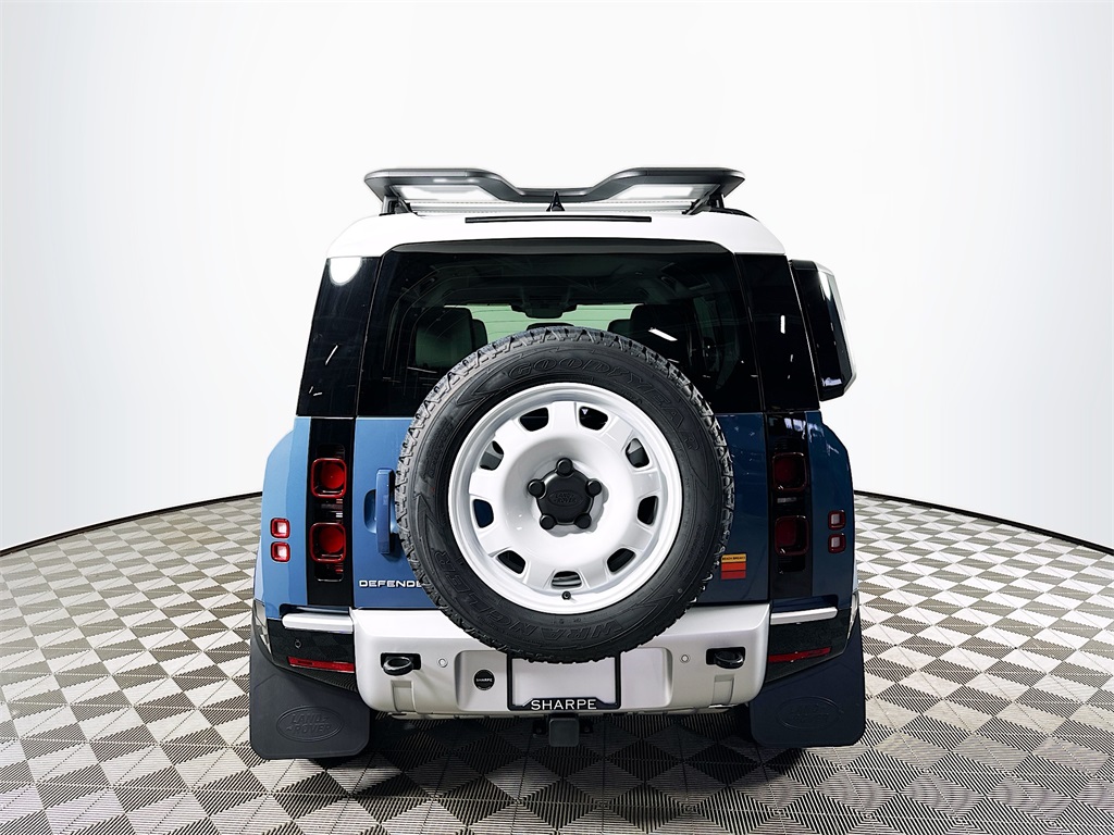 2025 Land Rover Defender 110 S photo 6
