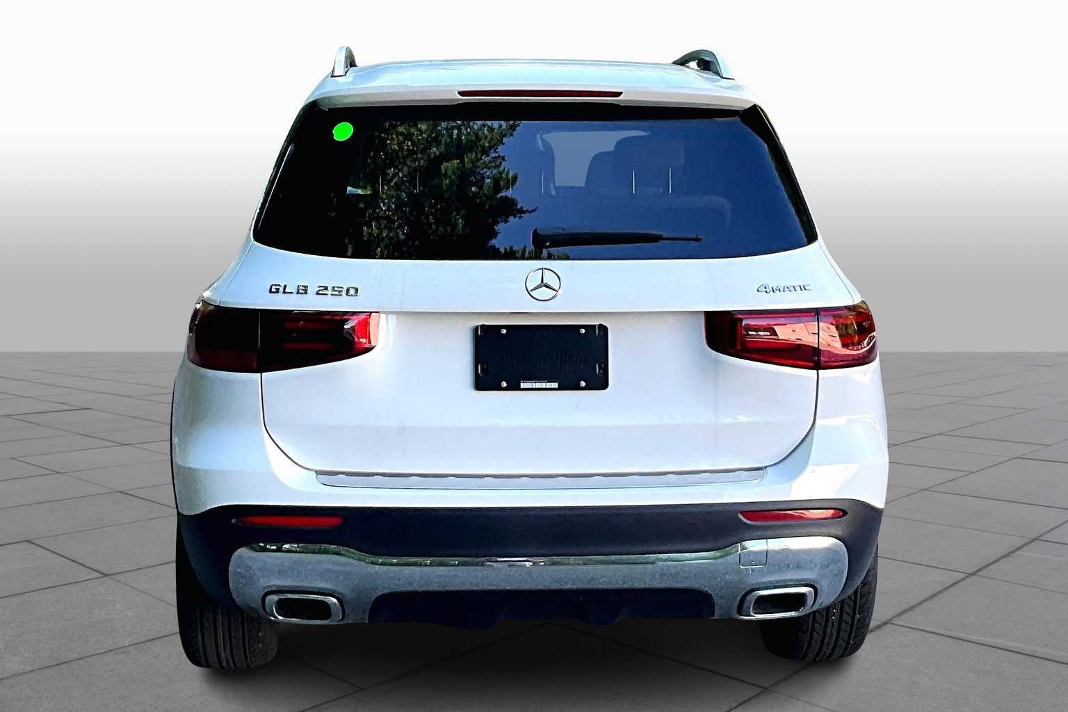 2026 Mercedes Benz GLB 250 4MATIC photo 2