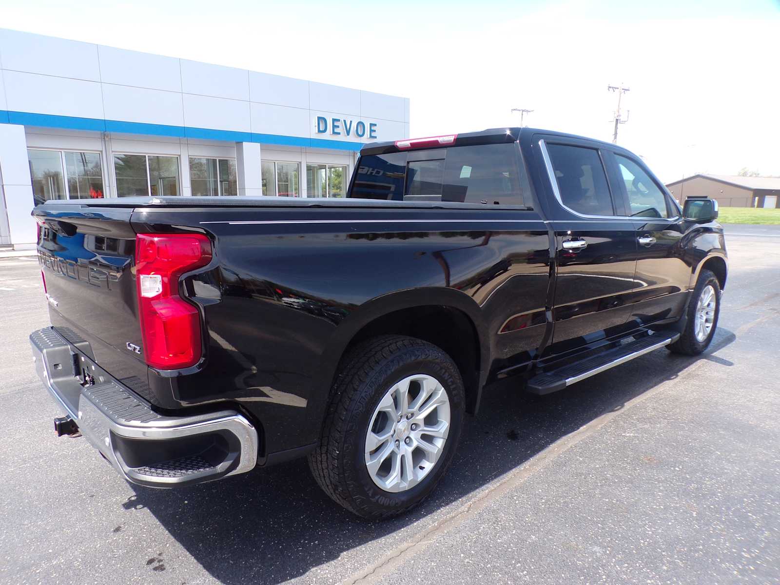 2023 Chevrolet Silverado 1500 LTZ photo 3
