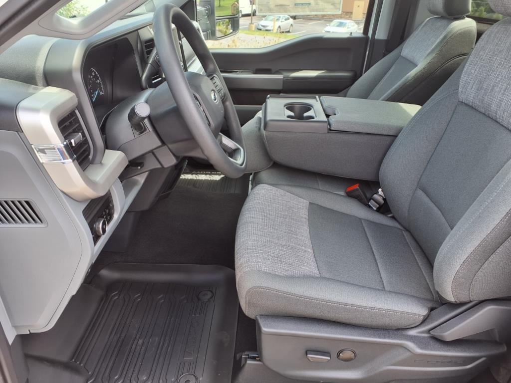 2025 Ford F-350 XLT photo 4
