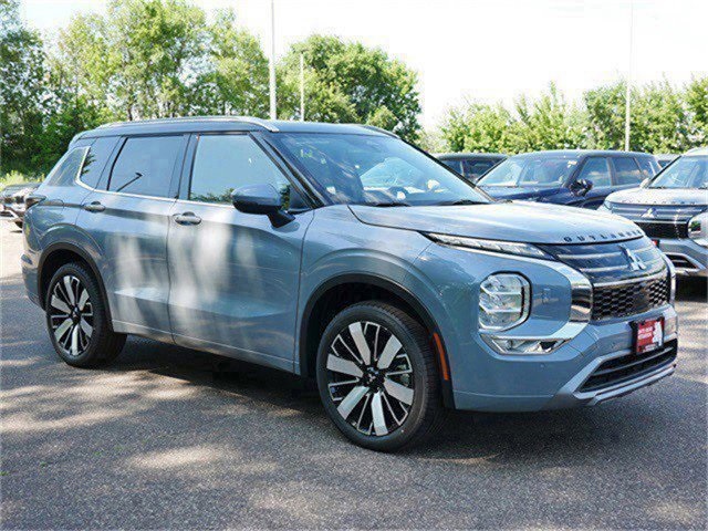 2025 Mitsubishi Outlander SEL's photo