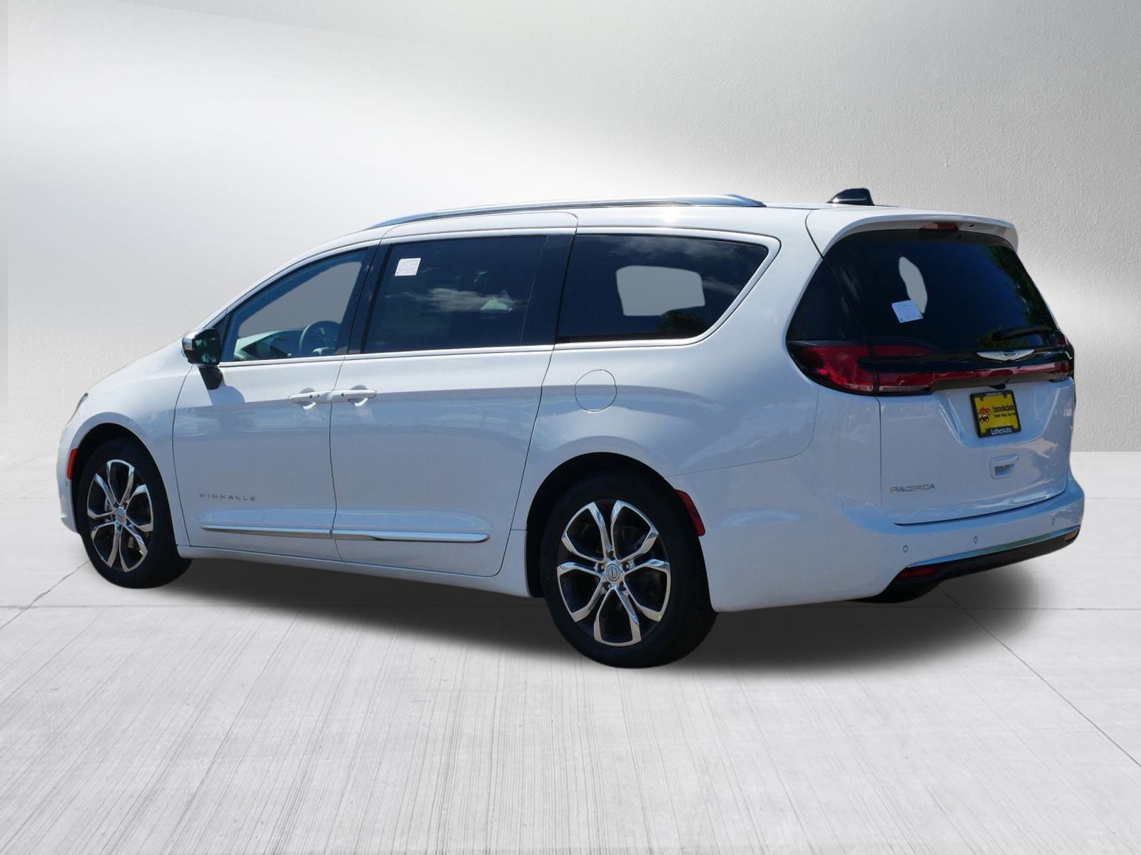 2026 Chrysler Pacifica Pinnacle photo 5