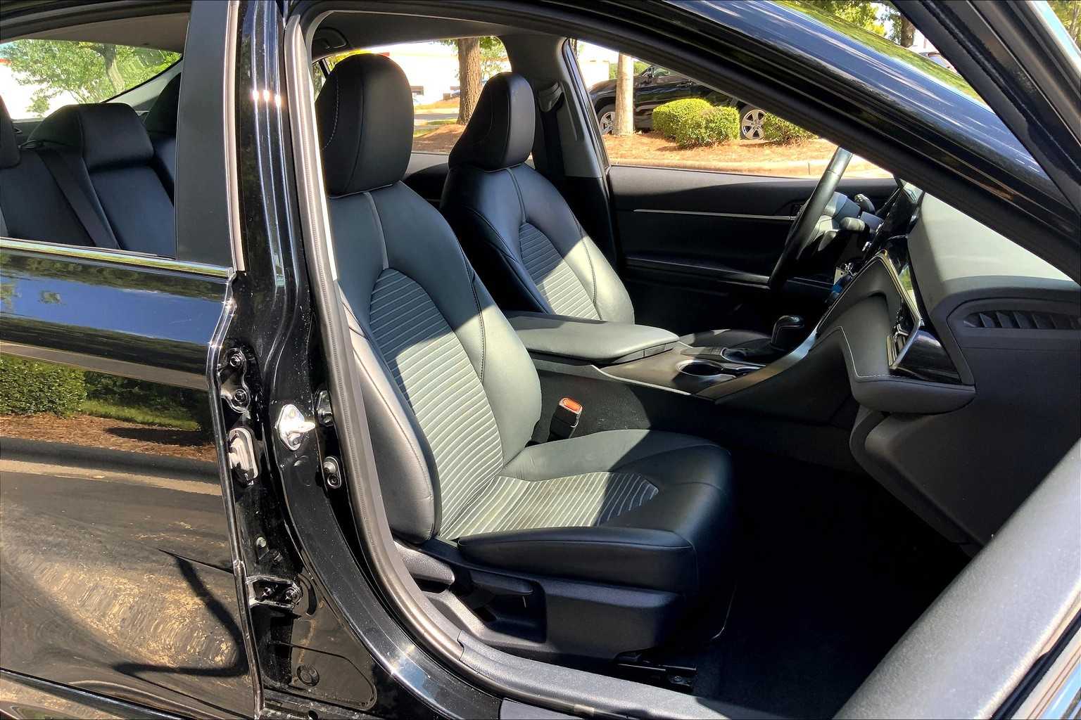 2023 Toyota Camry SE photo 8