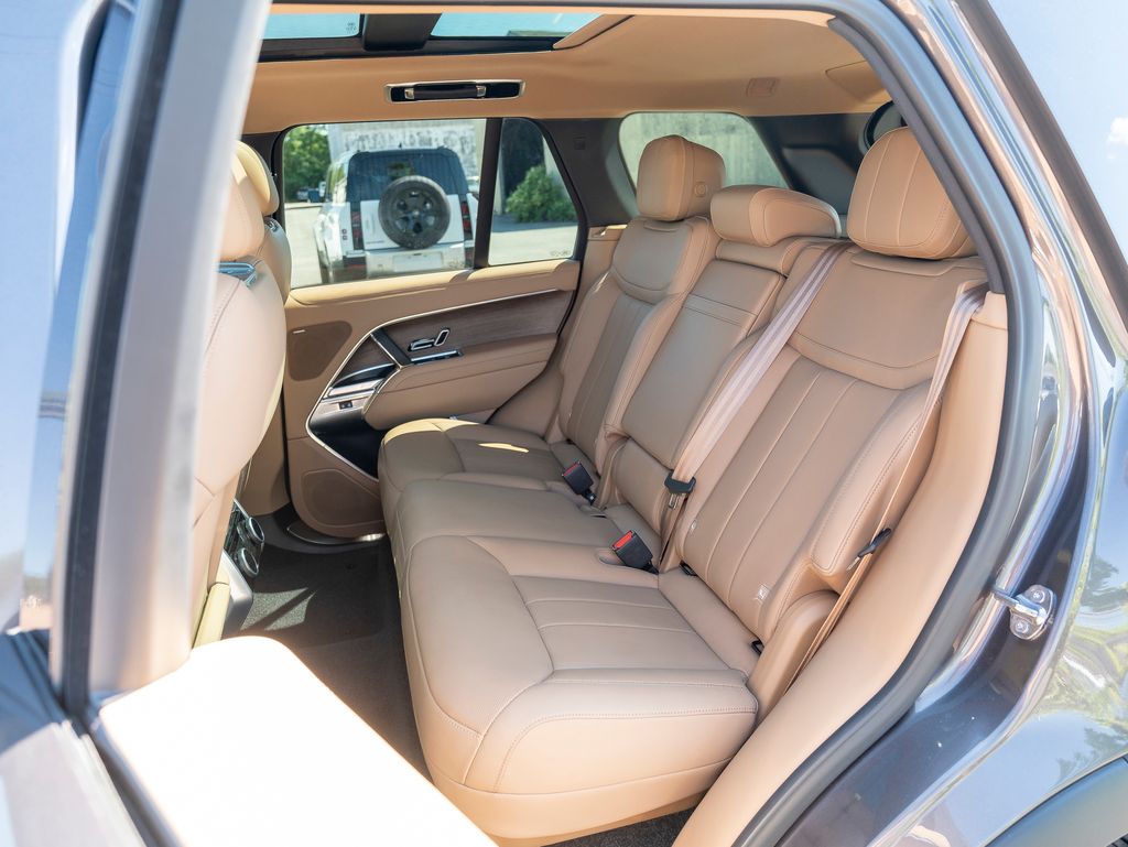 2024 Land Rover Range Rover SE photo 27
