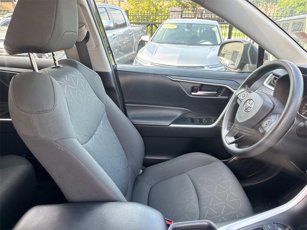 2024 Toyota RAV4 XLE photo 10
