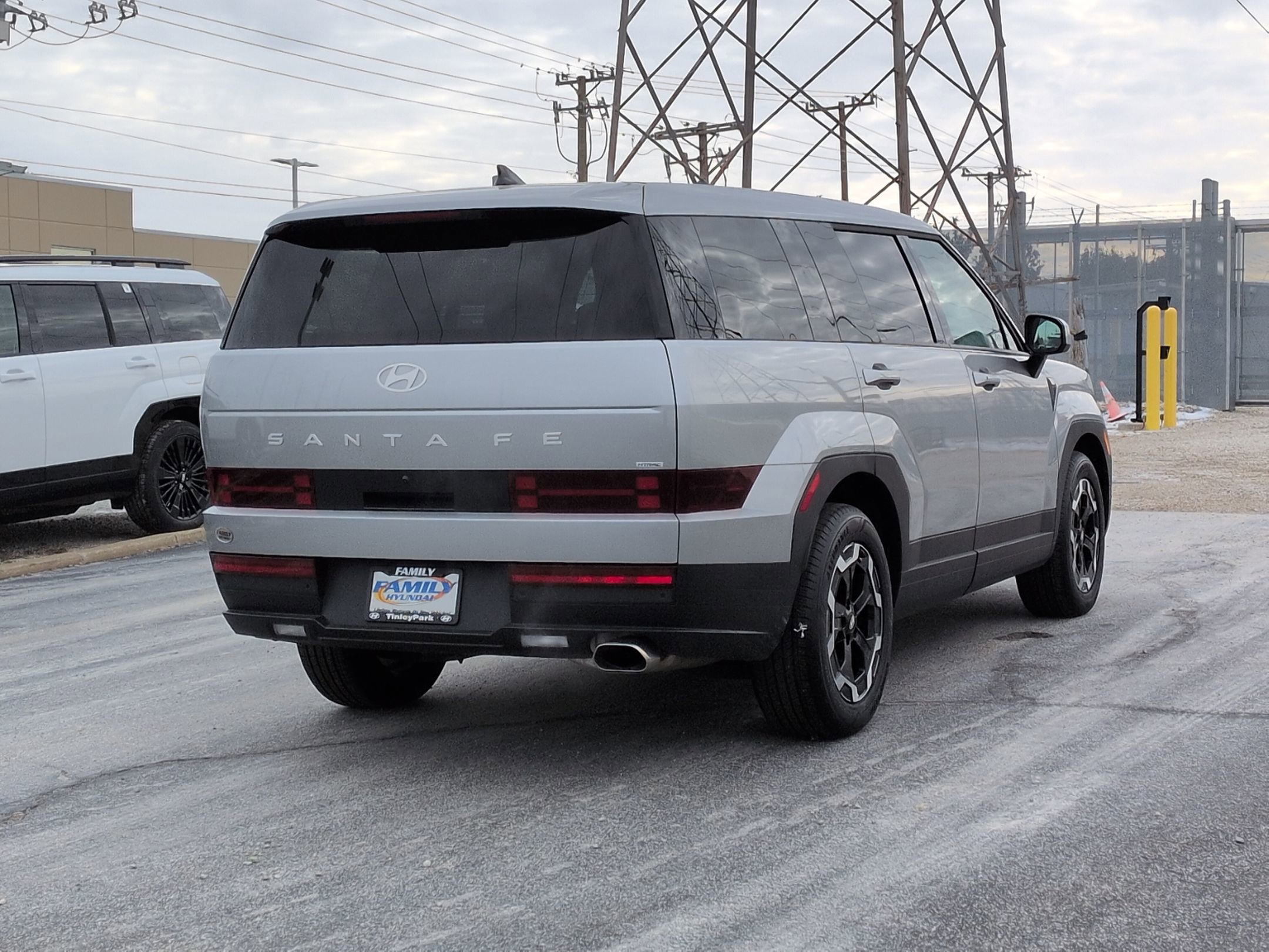 2025 Hyundai Santa Fe SE photo 3