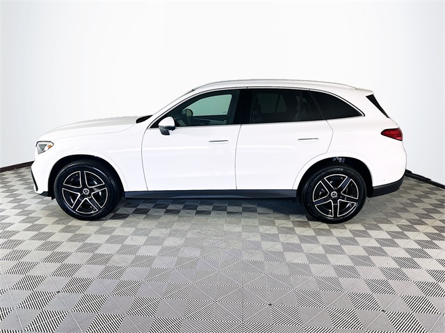 2026 Mercedes Benz GLC 300 photo 3