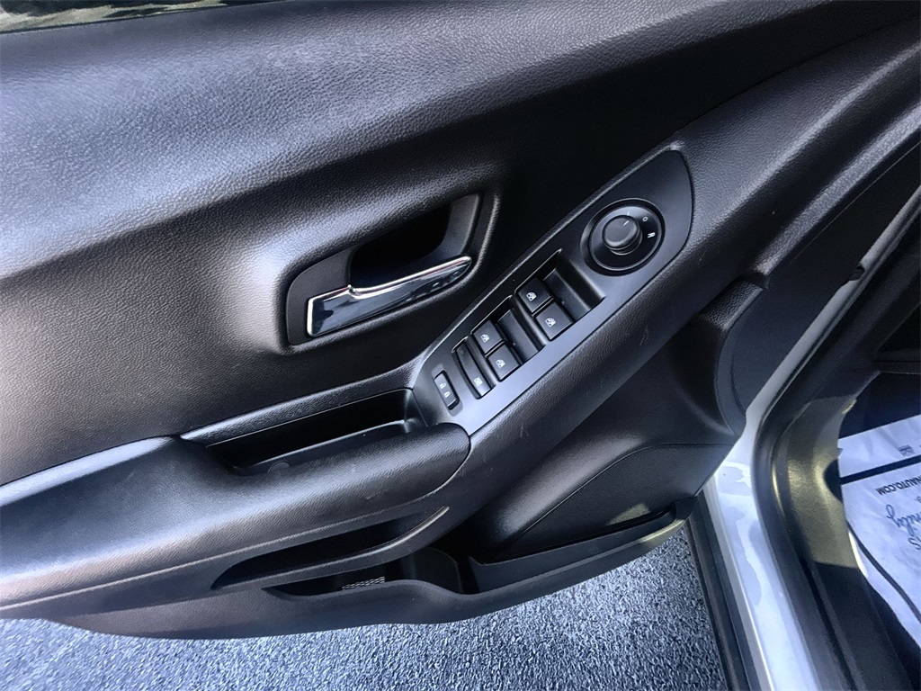 2022 Chevrolet Trax LT photo 13