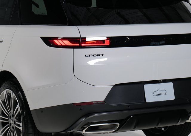 2025 Land Rover Range Rover Sport SE photo 9