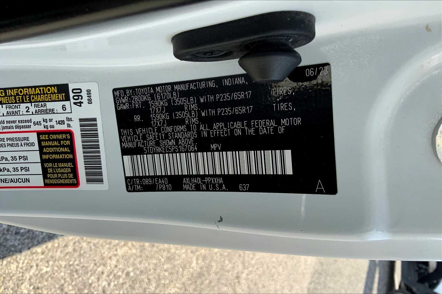 2023 Toyota Sienna XLE photo 34