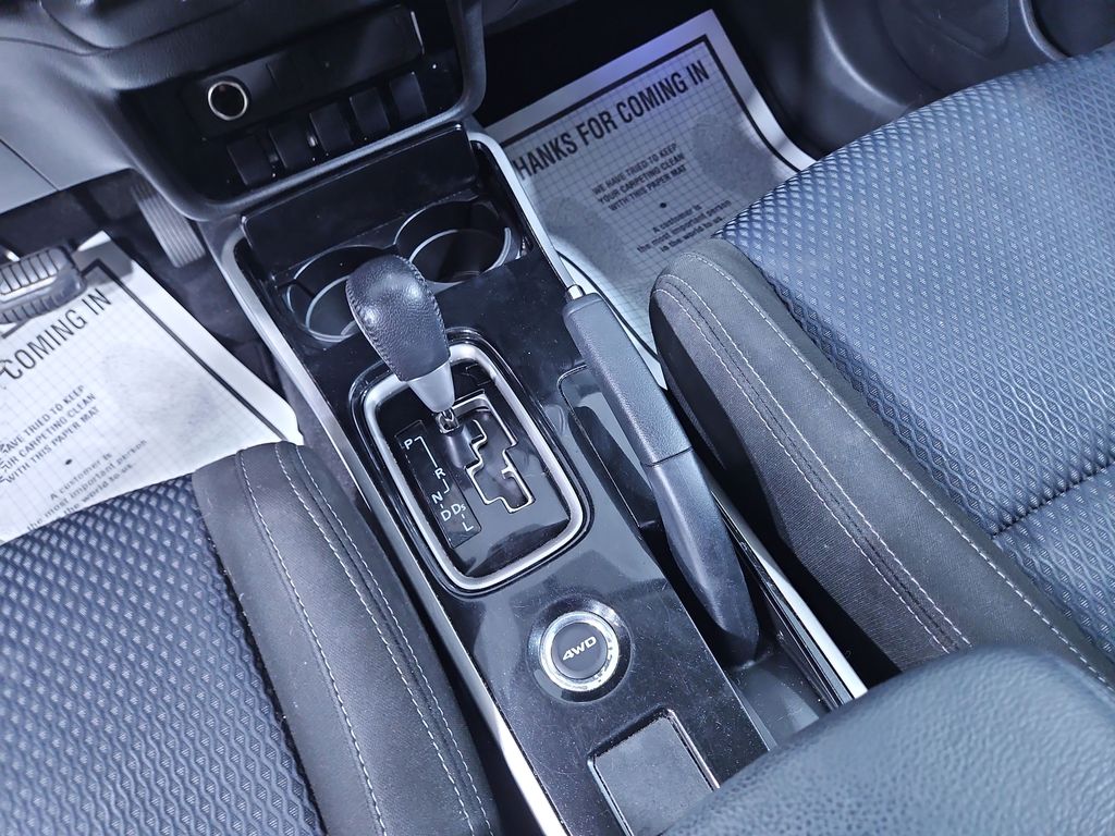 2017 Mitsubishi Outlander ES photo 19