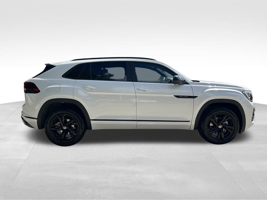 2026 Volkswagen Atlas Cross Sport SEL R-Line photo 3