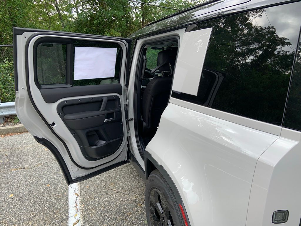 2026 Land Rover Defender 110 S photo 12