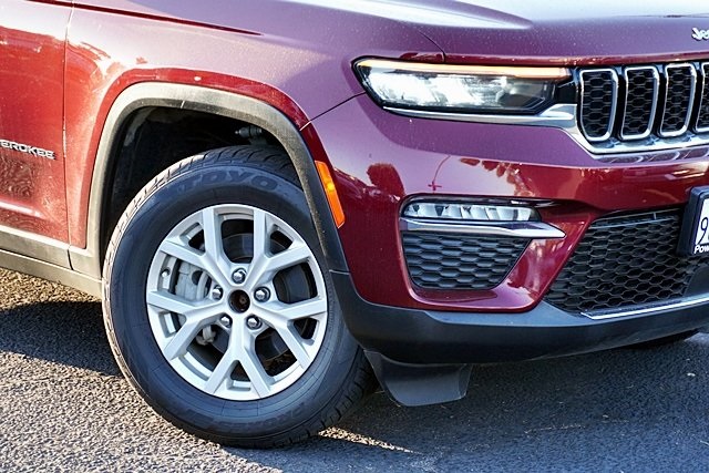 Used 2023 Red Jeep Limited image 3