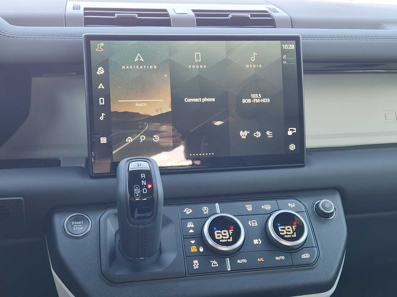 2025 Land Rover Defender 110 S photo 15