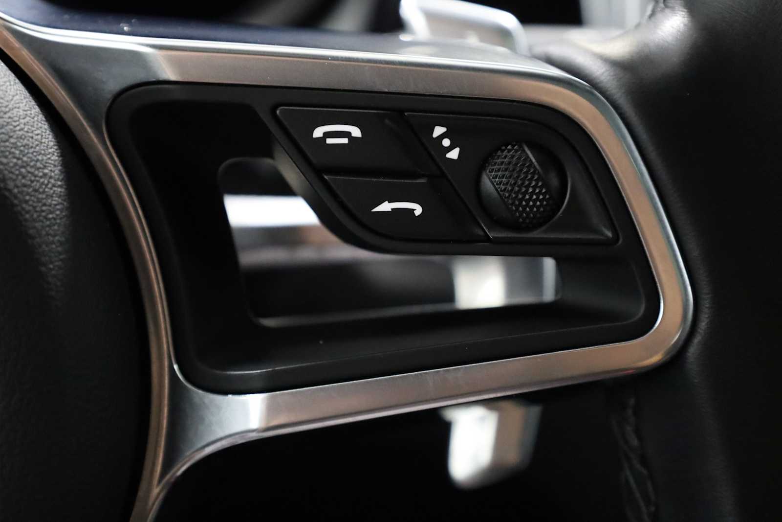 2021 Porsche Macan Base photo 28