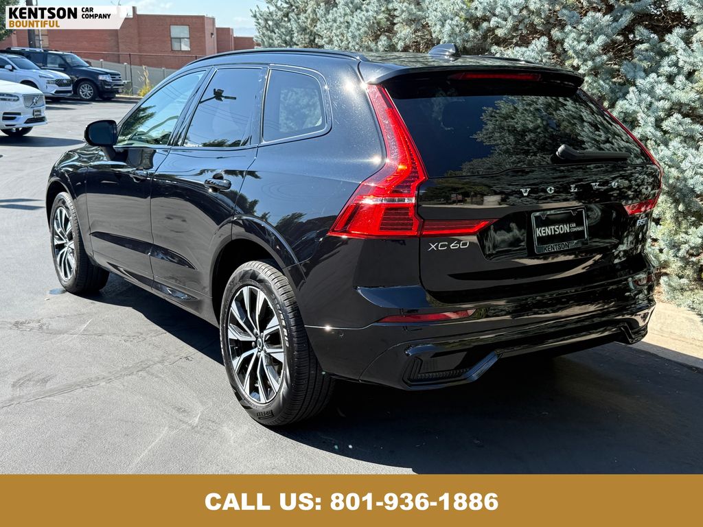 2025 Volvo XC60 B5 Plus photo 6