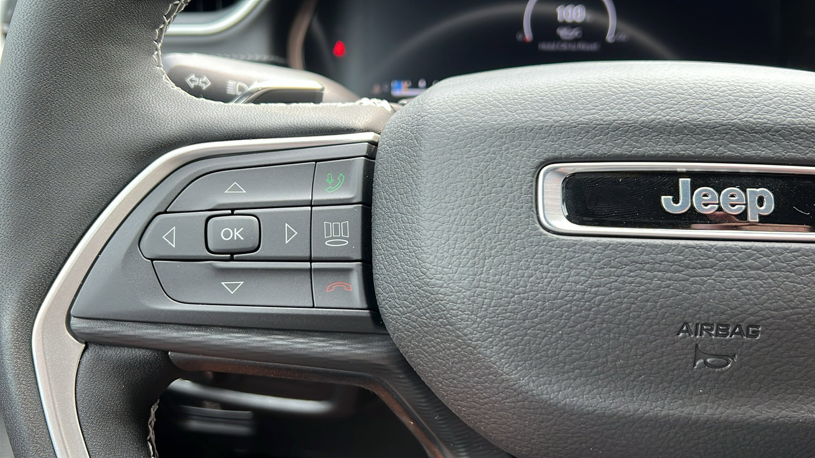 2025 Jeep Grand Cherokee Laredo photo 10