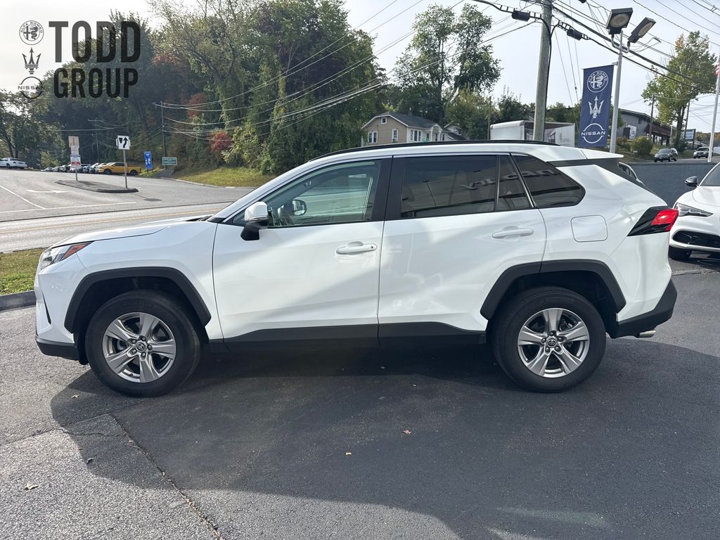 2023 Toyota RAV4 XLE photo 2