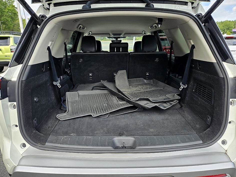 2023 Nissan Pathfinder SL photo 12