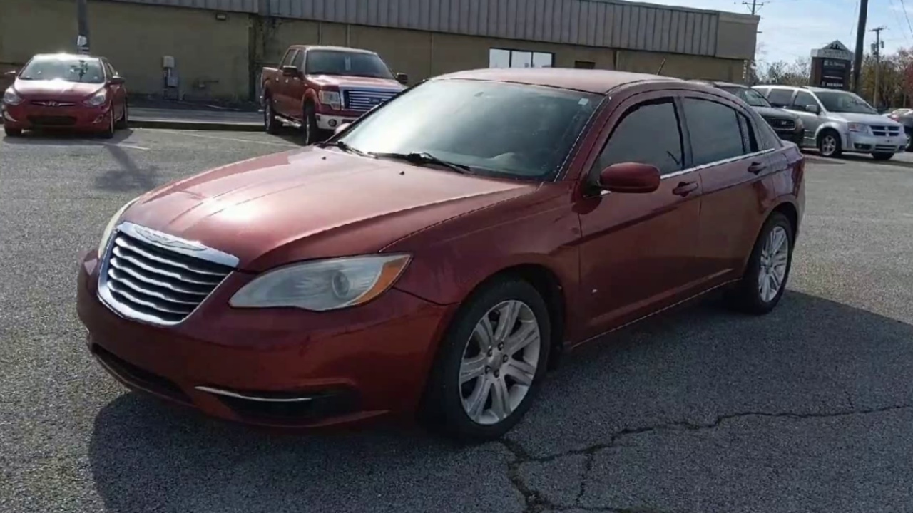 2011 Chrysler 200 Touring photo 4